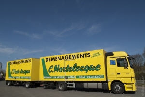 Photo camion double remorque de déménagement au départ de Lille Mortelecque